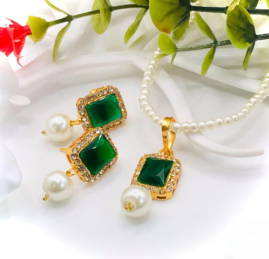 Stunning Gold Plated Kundan Bridal Mala Set - Image 4