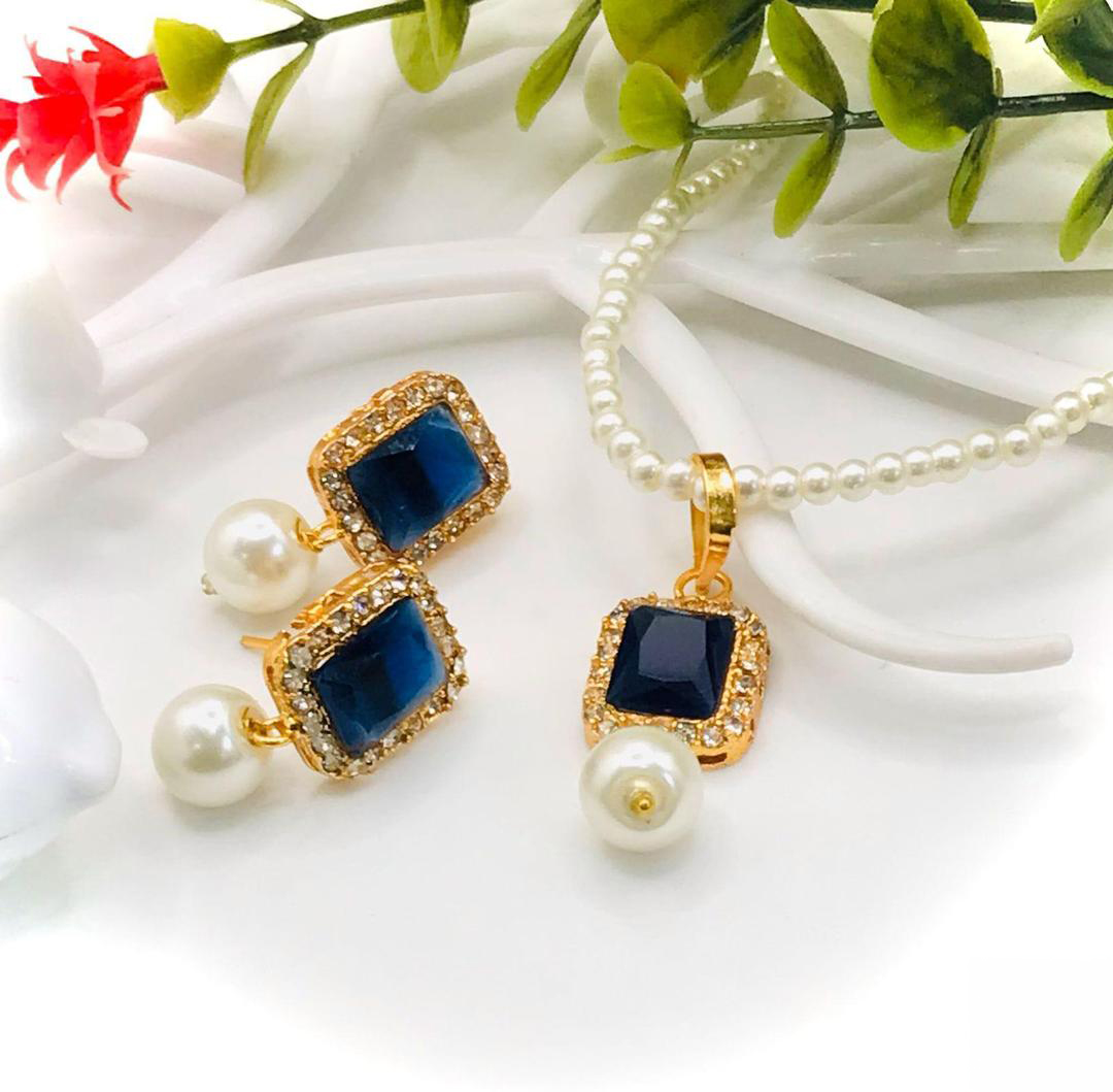 Stunning Gold Plated Kundan Bridal Mala Set - Image 5